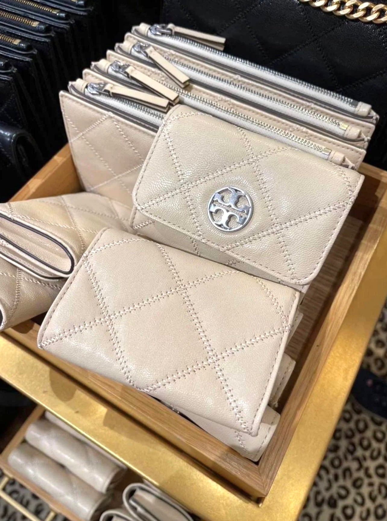 現貨|Tory Burch Willa 白色小香風 菱形紋皮革 卡包
