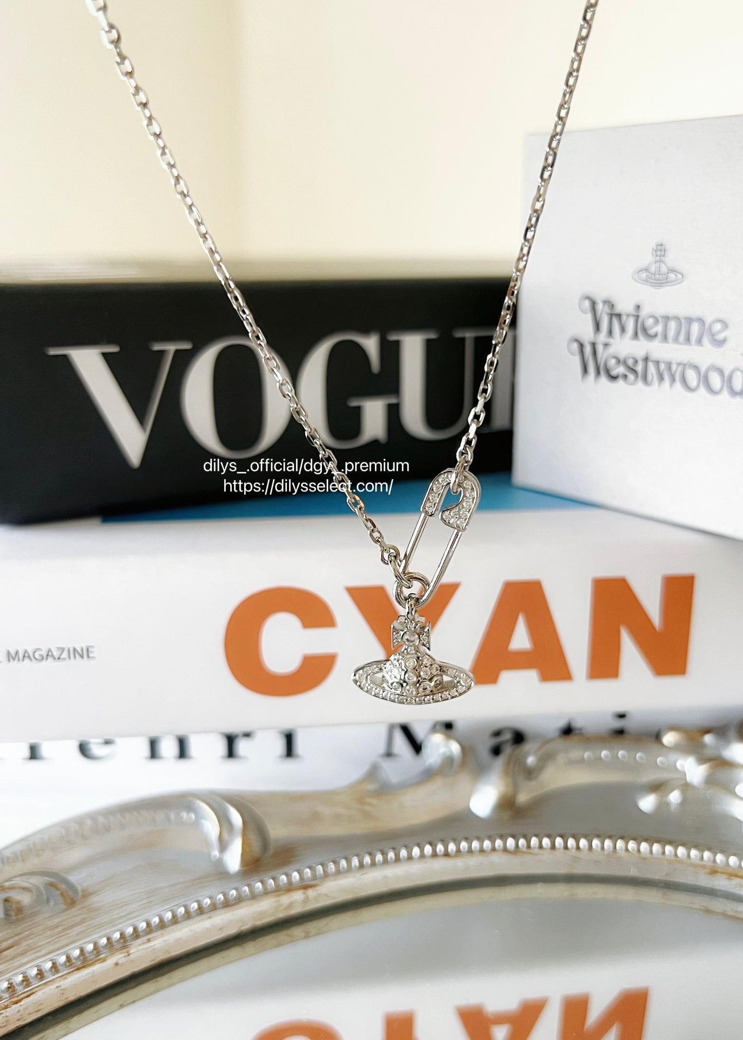 Ready stock|Vivienne Westwood Lucrece small brooch necklace