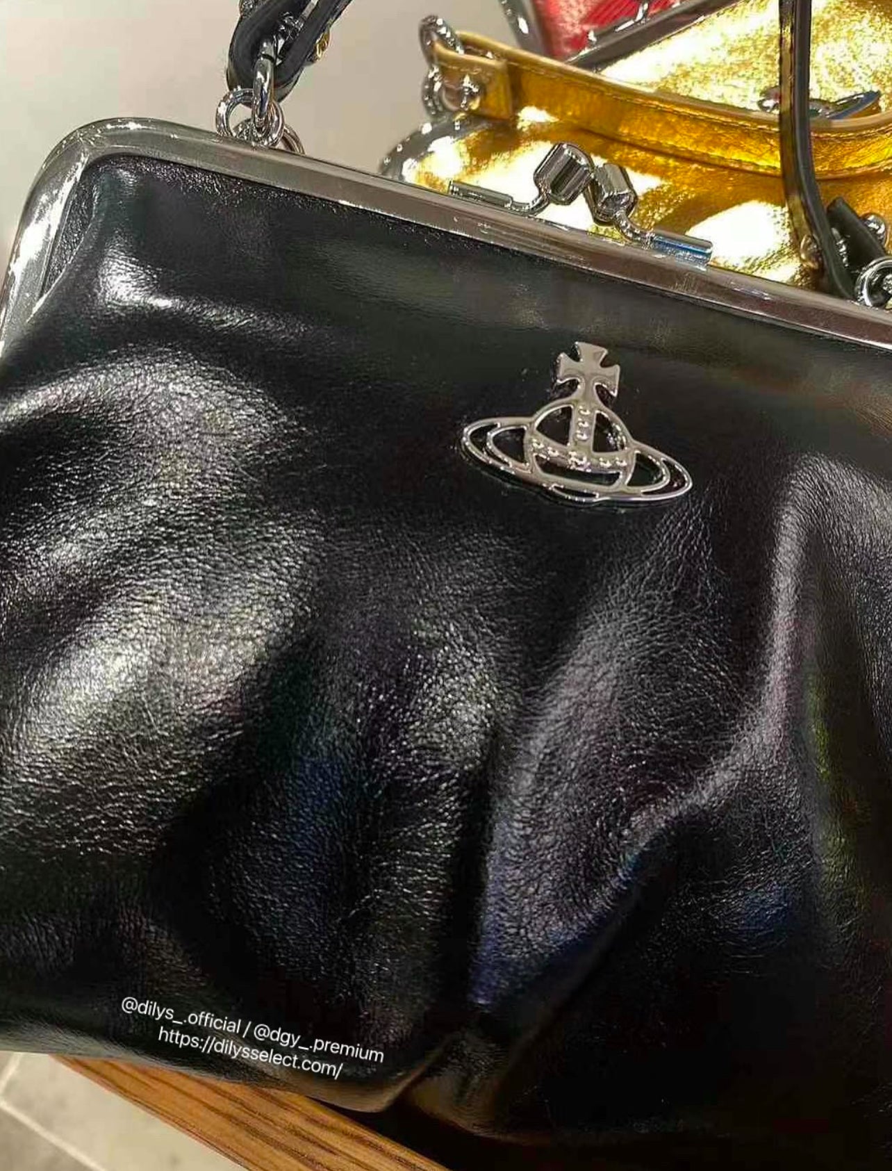 現貨|Vivienne Westwood 牛皮黑色口金包