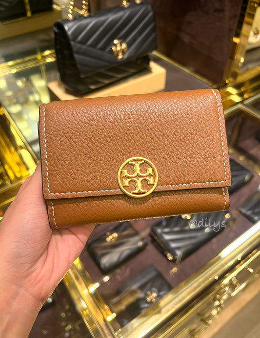 Spot Tory Burch MILLER tri-fold mid-clip