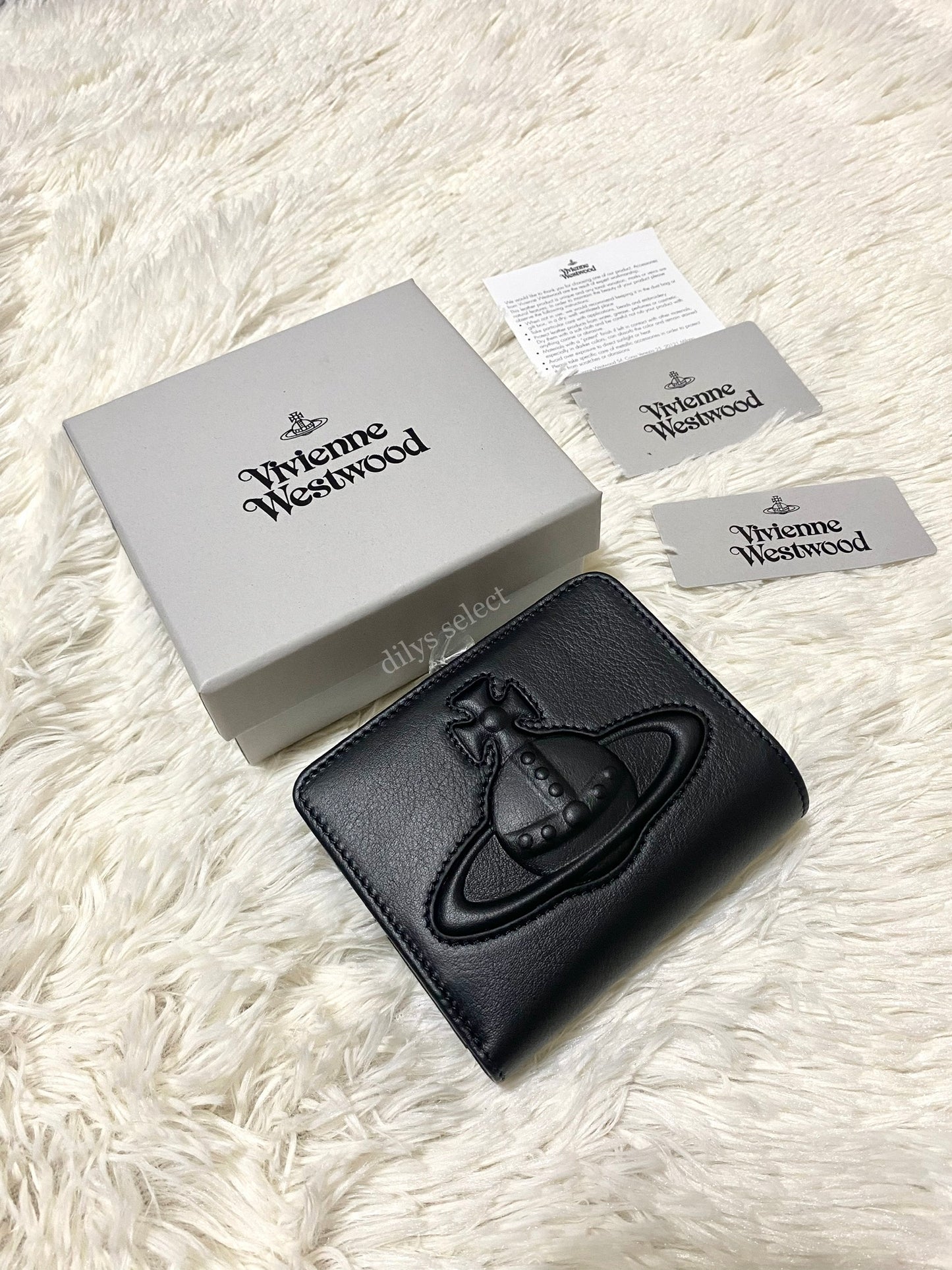 Spot Vivienne Westwood embossed wallet