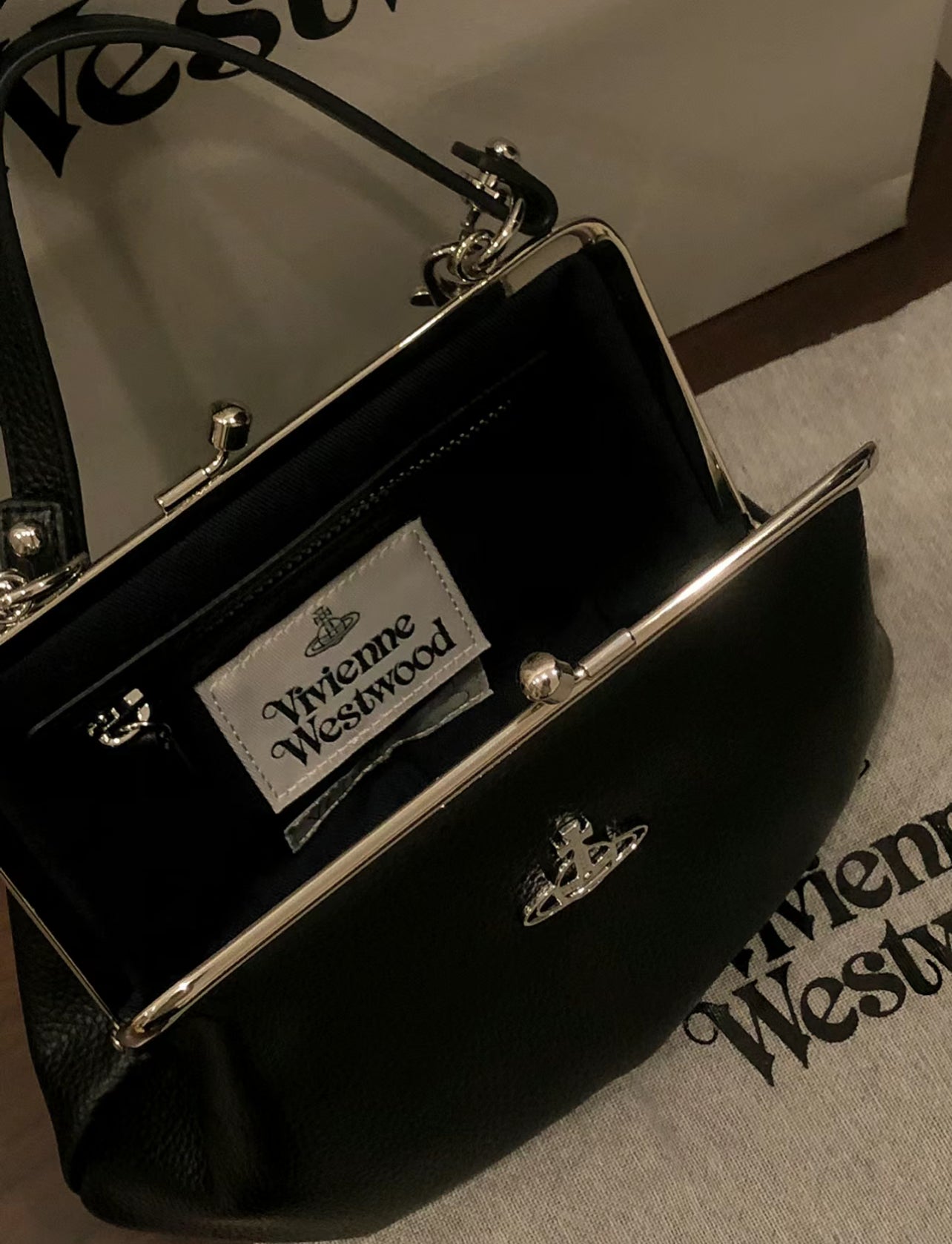 Vivienne Westwood 荔枝皮口金包