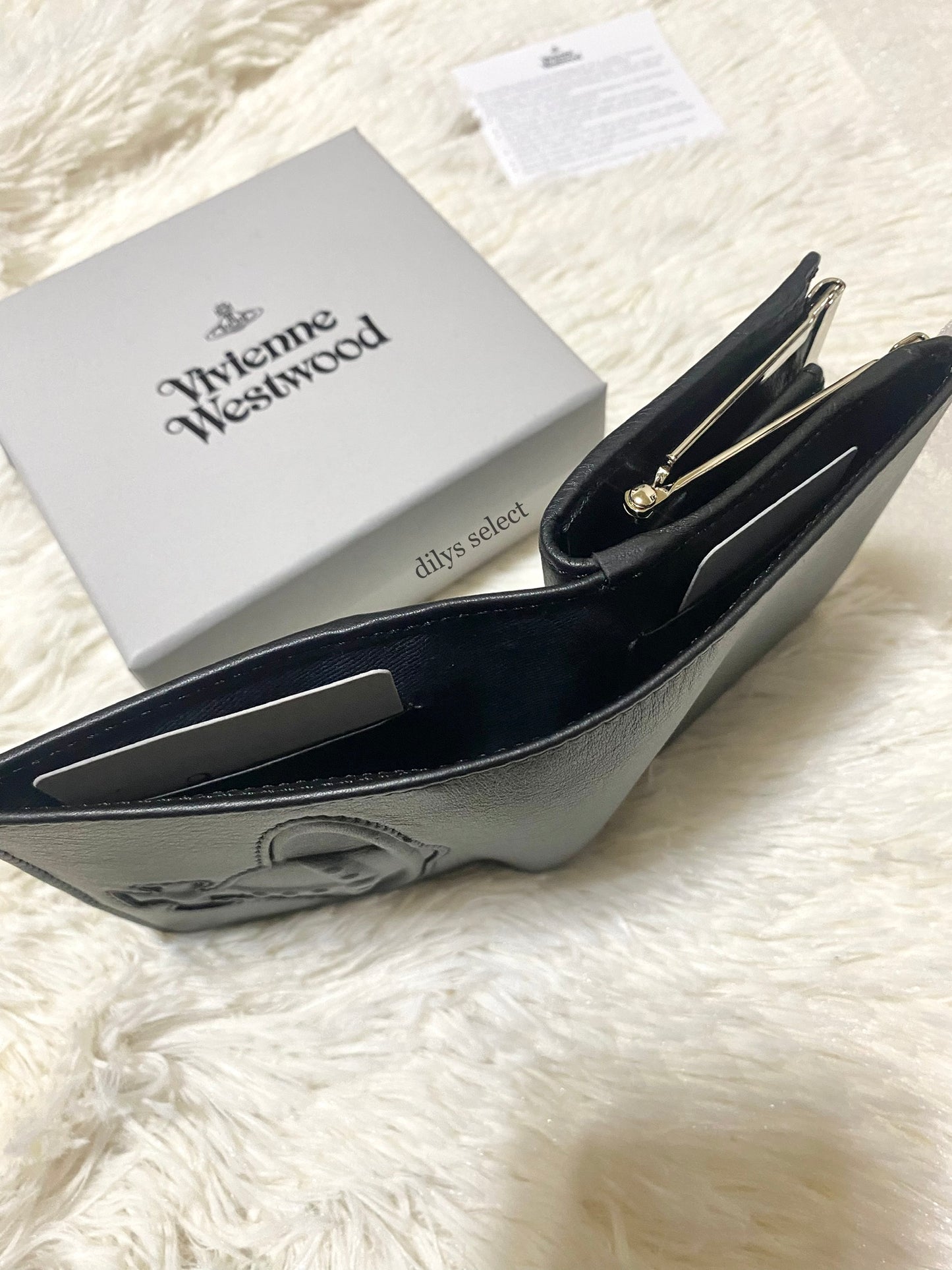 Spot Vivienne Westwood embossed wallet