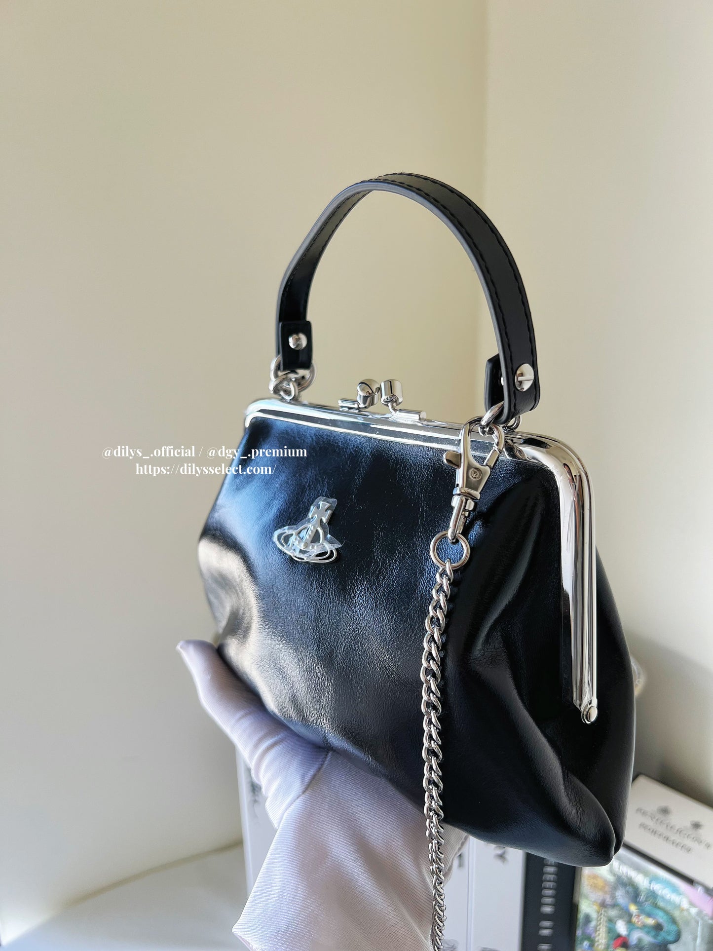 現貨｜Vivienne Westwood 牛皮黑色口金包