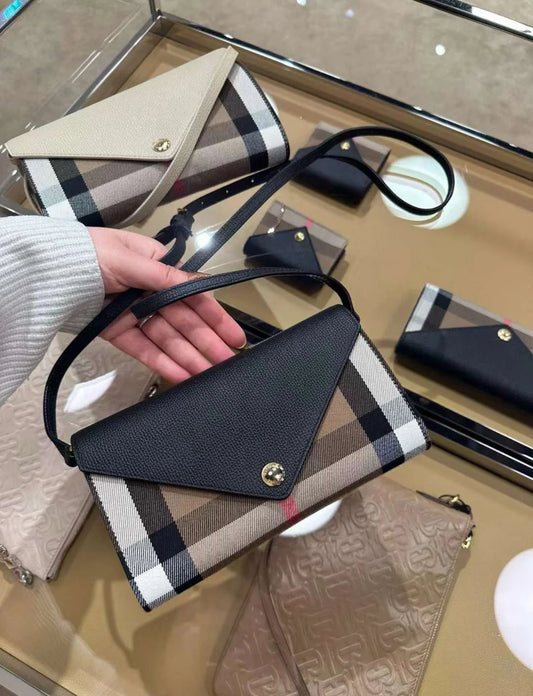 Burberry Hannah plaid envelope WOC