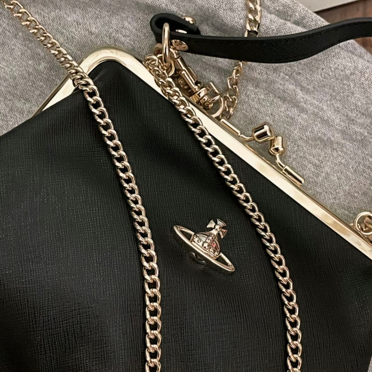 Vivienne Westwood 小牛皮口金包