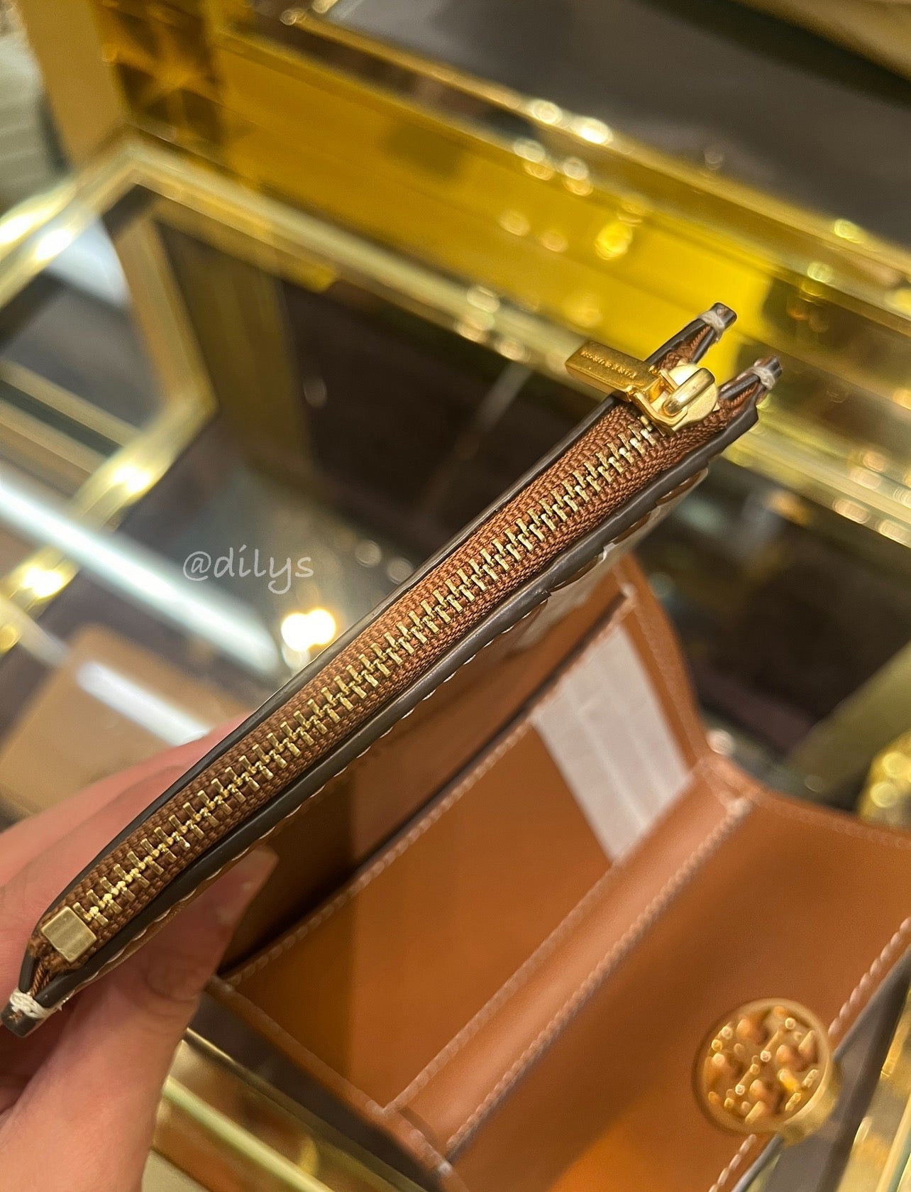 現貨 Tory Burch MILLER 三折中夾