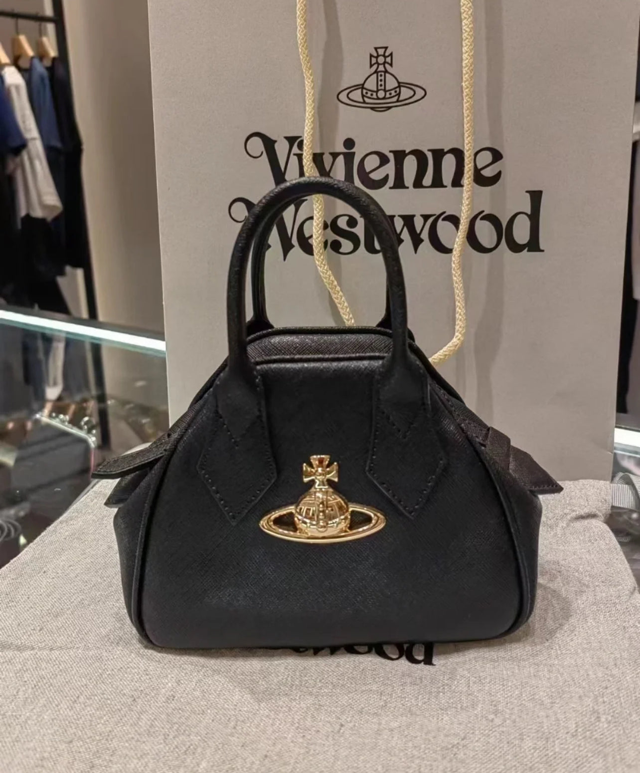 Vivienne Westwood 十字紋牛皮保齡球包